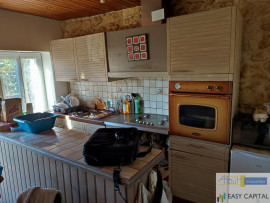 Vente
Maisonnette pierre avec terrasse et jardinet