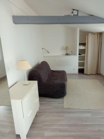 
                                                                                        Location
                                                                                         Maisonnette rénovée très bien isolée calme assuré