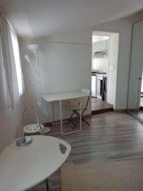 
                                                                                        Location
                                                                                         Maisonnette rénovée très bien isolée calme assuré