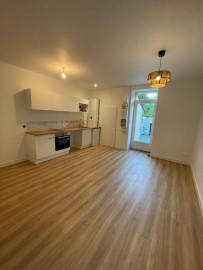 
                                                                                        Location
                                                                                         Maisonnette T2 37m² rénovée avec jardin privatif