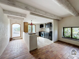 
                                                                                        Vente
                                                                                         Mas Mitoyen avec dépendances et piscine.