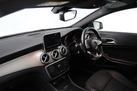 
                                                                                        Voiture
                                                                                         Mercedes-Benz CLA 2.0 CLA250 AMG Sport Coupe 7G-DCT 4MATIC Euro 6 (s/s) 4dr