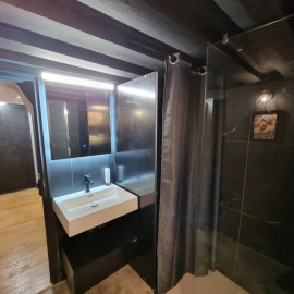 Location
Merveilleux appartement, très calme, très bon quartier, Paris (loyer tout inclus)