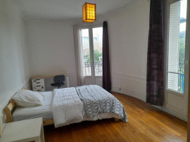 
                                                                                        Location
                                                                                         Meublé 4 pièces métro Porte de Versailles 15ème