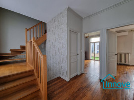 Vente
Meulière avec 5 chambres dont 2 dans une maison annexe aménag?