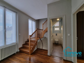 Vente
Meulière avec 5 chambres dont 2 dans une maison annexe aménag?