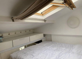
                                                                                        Location
                                                                                         Mini loft sous les toits Vue sacré cœur et Jardin