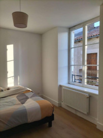 
                                                                                        Location
                                                                                         MONTMORILLON CENTRE - Appartement de type 3