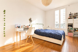
                                                                                        Vente
                                                                                         Montrouge, secteur Mairie / Beffroi 5P 111M²