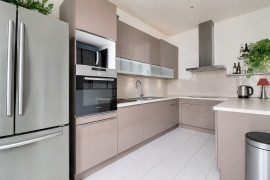 
                                                                                        Vente
                                                                                         Montrouge, secteur Mairie / Beffroi 5P 111M²
