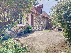 
                                                                                        Vente
                                                                                         MOON-SUR-ELLE Maison en pierre avec 2.4ha
