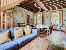 
                                                                                        Vente
                                                                                         MOON-SUR-ELLE Maison en pierre avec 2.4ha