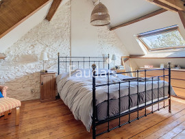 
                                                                                        Vente
                                                                                         MOON-SUR-ELLE Maison en pierre avec 2.4ha