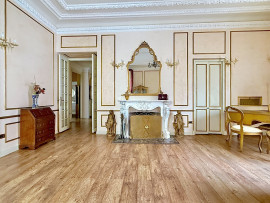 
                                                                                        Vente
                                                                                         Musiciens - L’élégance d’une Villa de la Renaissance Italienne au cœur de la ville