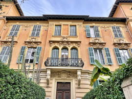 
                                                                                        Vente
                                                                                         Musiciens - L’élégance d’une Villa de la Renaissance Italienne au cœur de la ville