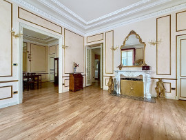 
                                                                                        Vente
                                                                                         Musiciens - L’élégance d’une Villa de la Renaissance Italienne au cœur de la ville