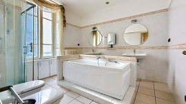 
                                                                                        Vente
                                                                                         Musiciens - L’élégance d’une Villa de la Renaissance Italienne au cœur de la ville