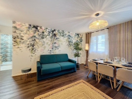 Location
New renovated apartment just 1 min from train station RER Val D’Europe , free parking underground (loyer tout inclus)