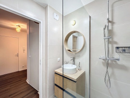 Location
New renovated apartment just 1 min from train station RER Val D’Europe , free parking underground (loyer tout inclus)