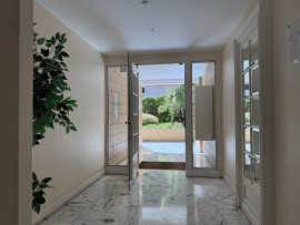 
                                                                                        Vente
                                                                                         Nice - 4 pièces traversant au coeur d'une résidence élégante