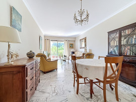 
                                                                                        Vente
                                                                                         Nice - 4 pièces traversant au coeur d'une résidence élégante