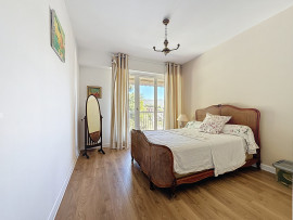 
                                                                                        Vente
                                                                                         Nice - 4 pièces traversant au coeur d'une résidence élégante