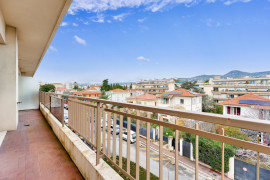 Vente
Nice - Au calme d'une rue paisible dans le quartier Cimiez Flirey