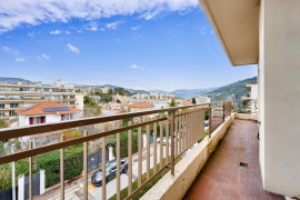 Vente
Nice - Au calme d'une rue paisible dans le quartier Cimiez Flirey