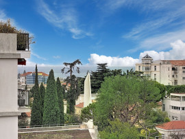 
                                                                                        Vente
                                                                                         Nice - Beau 3 pièces, Haut Cimiez, dans une résidence proche des commerces