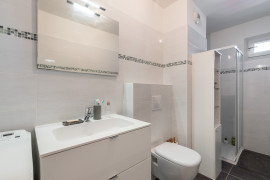 
                                                                                        Vente
                                                                                         NICE / BORRIGLIONE - Appartement 2 pièces à vendre en dernier étage avec terrasse, parking et cave