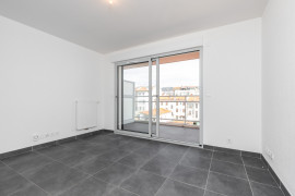 
                                                                                        Vente
                                                                                         NICE / BORRIGLIONE - Studio à vendre en avant dernier étage avec terrasse