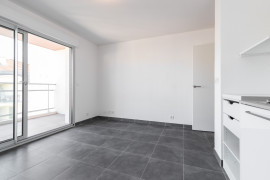 
                                                                                        Vente
                                                                                         NICE / BORRIGLIONE - Studio à vendre en avant dernier étage avec terrasse