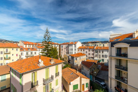 
                                                                                        Vente
                                                                                         NICE / BORRIGLIONE - Studio à vendre en avant dernier étage avec terrasse