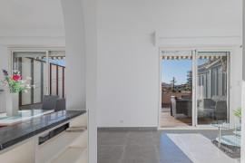 
                                                                                        Vente
                                                                                         NICE – Boulevard de Cessole / Dernier étage avec grande terrasse