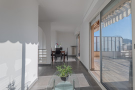 
                                                                                        Vente
                                                                                         NICE – Boulevard de Cessole / Dernier étage avec grande terrasse