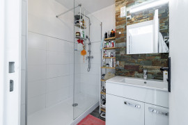 
                                                                                        Location
                                                                                         NICE / CARRAS - Appartement 3 pièces MEUBLE avec vue mer