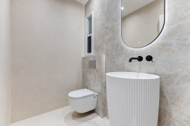 
                                                                                        Vente
                                                                                         Nice – Carré d’Or : Charmant 3 pièces de 88 m² niché au dernier étage d’une élégante résidence bourgeoise.