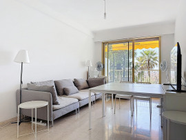 
                                                                                        Vente
                                                                                         Nice Cimiez - 3 pièces avec grande terrasse offrant une vue dégagée sur la mer
