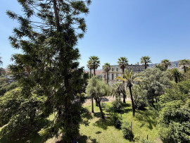 
                                                                                        Vente
                                                                                         Nice Cimiez - 3 pièces avec grande terrasse offrant une vue dégagée sur la mer