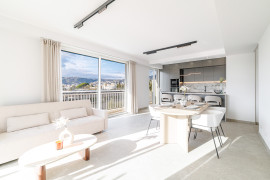
                                                                                        Vente
                                                                                         Nice - Cimiez - 3 pièces de 84,69 m² entièrement rénové avec terrasse et garage