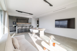 
                                                                                        Vente
                                                                                         Nice - Cimiez - 3 pièces de 84,69 m² entièrement rénové avec terrasse et garage