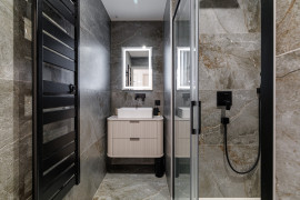 
                                                                                        Vente
                                                                                         Nice - Cimiez - 3 pièces de 84,69 m² entièrement rénové avec terrasse et garage