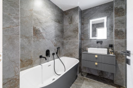 
                                                                                        Vente
                                                                                         Nice - Cimiez - 3 pièces de 84,69 m² entièrement rénové avec terrasse et garage