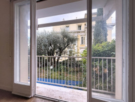 
                                                                                        Vente
                                                                                         Nice Cimiez - 3 pièces familial à rénover