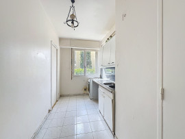 
                                                                                        Vente
                                                                                         Nice Cimiez - 3 pièces familial à rénover