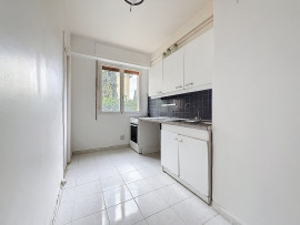 
                                                                                        Vente
                                                                                         Nice Cimiez - 3 pièces familial à rénover