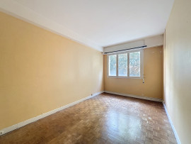 
                                                                                        Vente
                                                                                         Nice Cimiez - 3 pièces familial à rénover