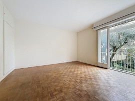 
                                                                                        Vente
                                                                                         Nice Cimiez - 3 pièces familial à rénover