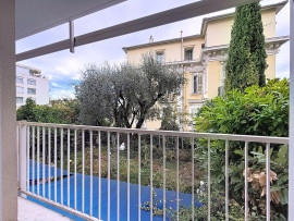 
                                                                                        Vente
                                                                                         Nice Cimiez - 3 pièces familial à rénover