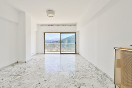 
                                                                                        Vente
                                                                                         Nice Cimiez - 3 pièces lumineux en avant dernier étage